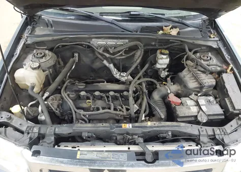 2010 Ford Escape Xls z USA, uszkodzony, nr VIN 1FMCU0C78AKC06873